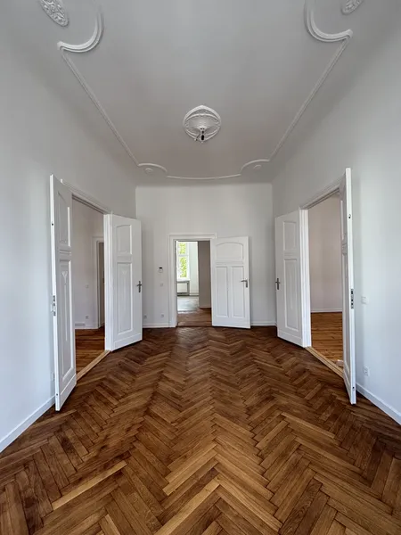 Erstbezug nach Kernsanierung im charmanten Altbau — photo 1